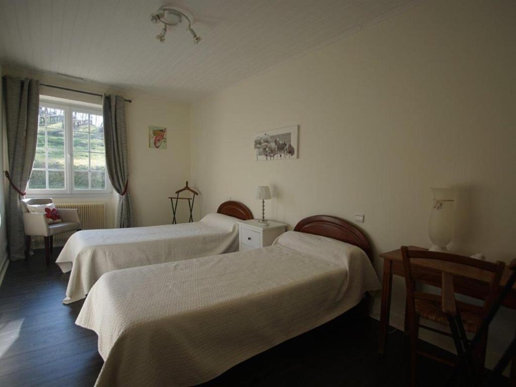 Hotel Moulin Notre Dame Saint-Genès-de-Castillon Zimmer foto